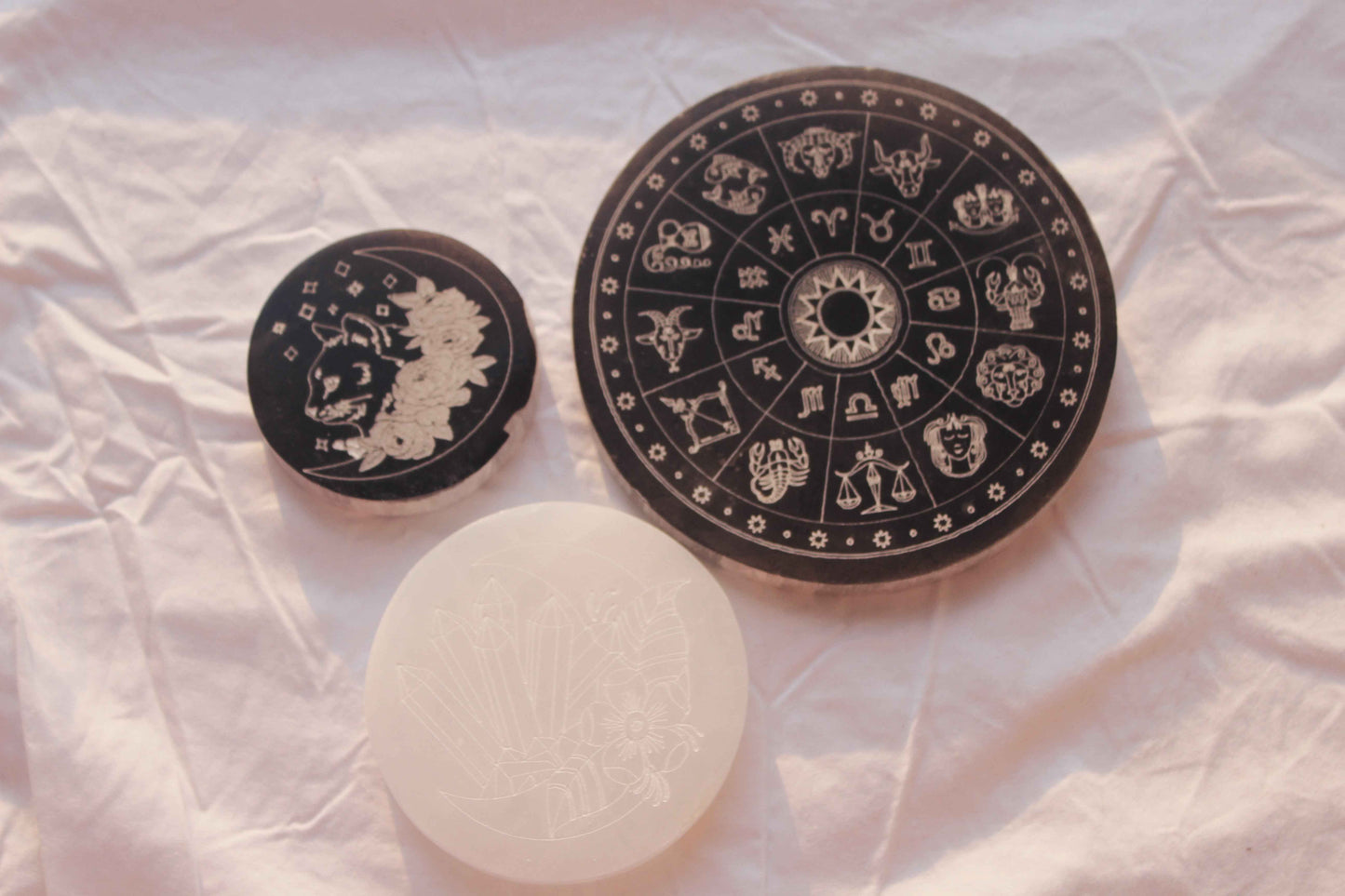 Selenite Cat Moon Plate – Crystal Cleansing & Celestial Altar Disc