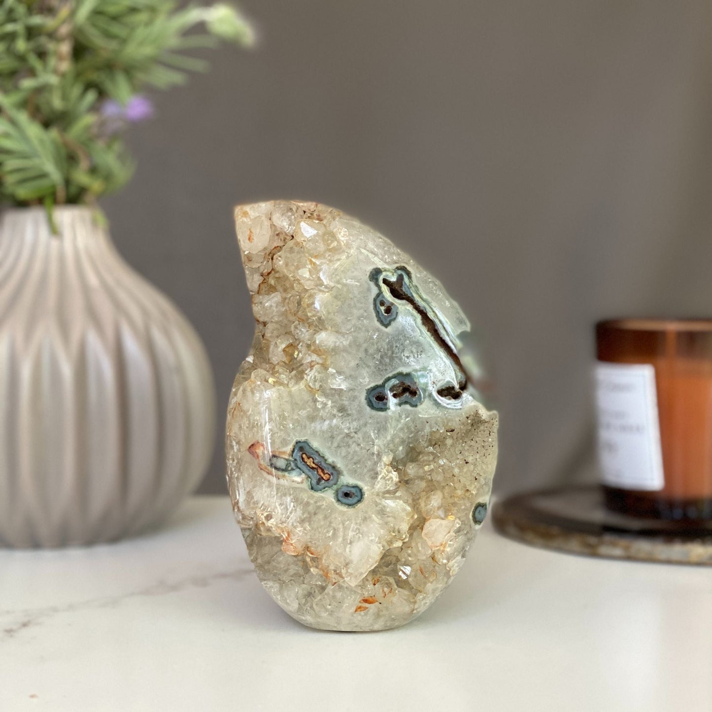 Agate and quartz flame, decor with crystals