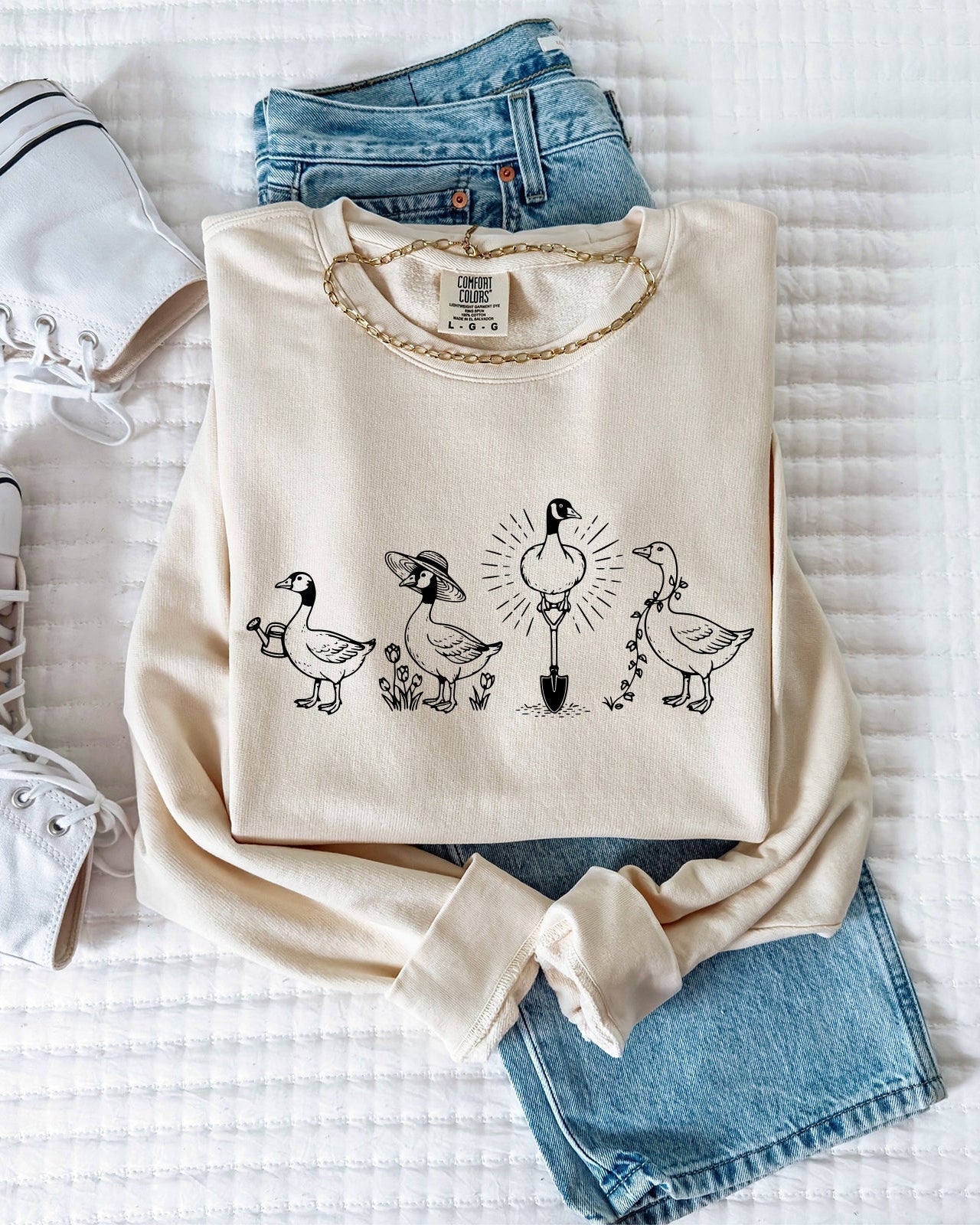 Goose Gardening Plant Lady Comfort Colors Garment-Dyed Sweatshirt – Floral Nature Graphic