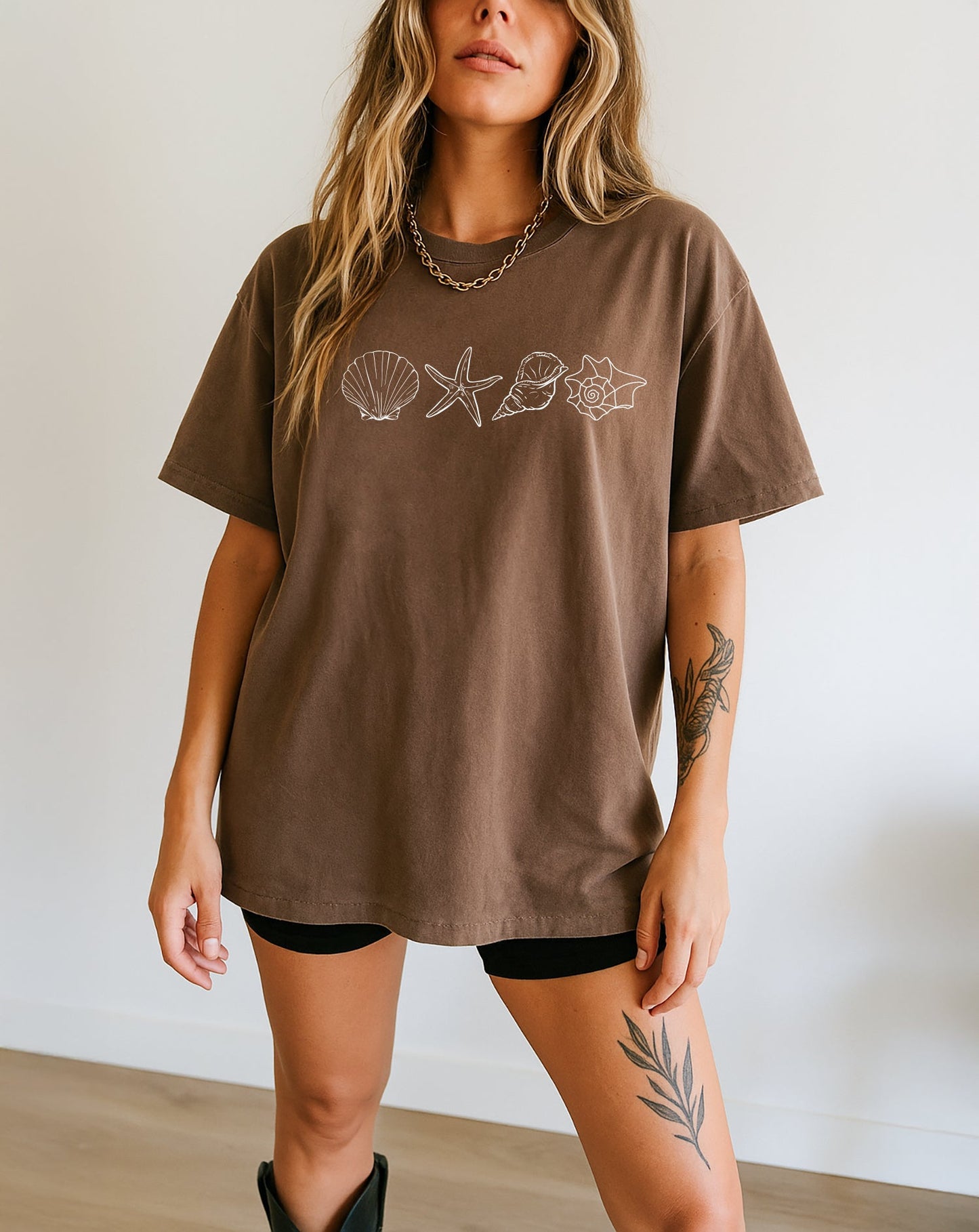 Seashell & Starfish Beach Comfort Colors T-Shirt – Summer Vacation Nature Camping & Hiking Graphic Tee